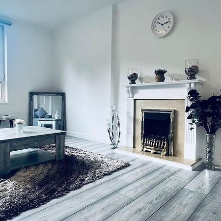 Superb 2 Bedroom Apartment With Free Parking EDI Exterior photo
