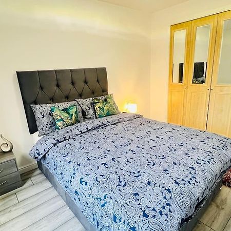 Superb 2 Bedroom Apartment With Free Parking EDI Exterior photo