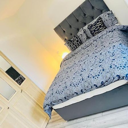 Superb 2 Bedroom Apartment With Free Parking EDI Exterior photo