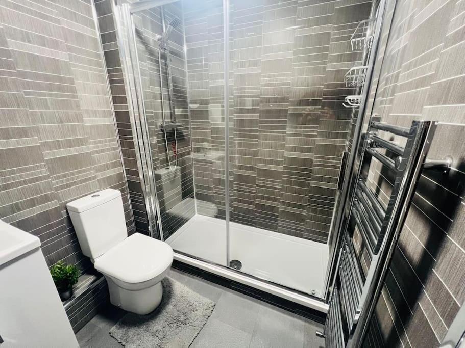 Superb 2 Bedroom Apartment With Free Parking EDI Exterior photo