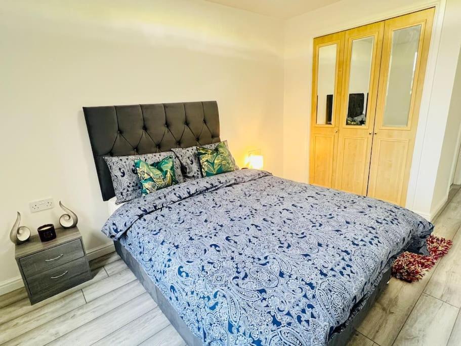 Superb 2 Bedroom Apartment With Free Parking EDI Exterior photo