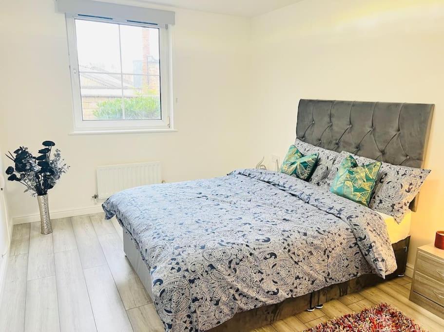 Superb 2 Bedroom Apartment With Free Parking EDI Exterior photo