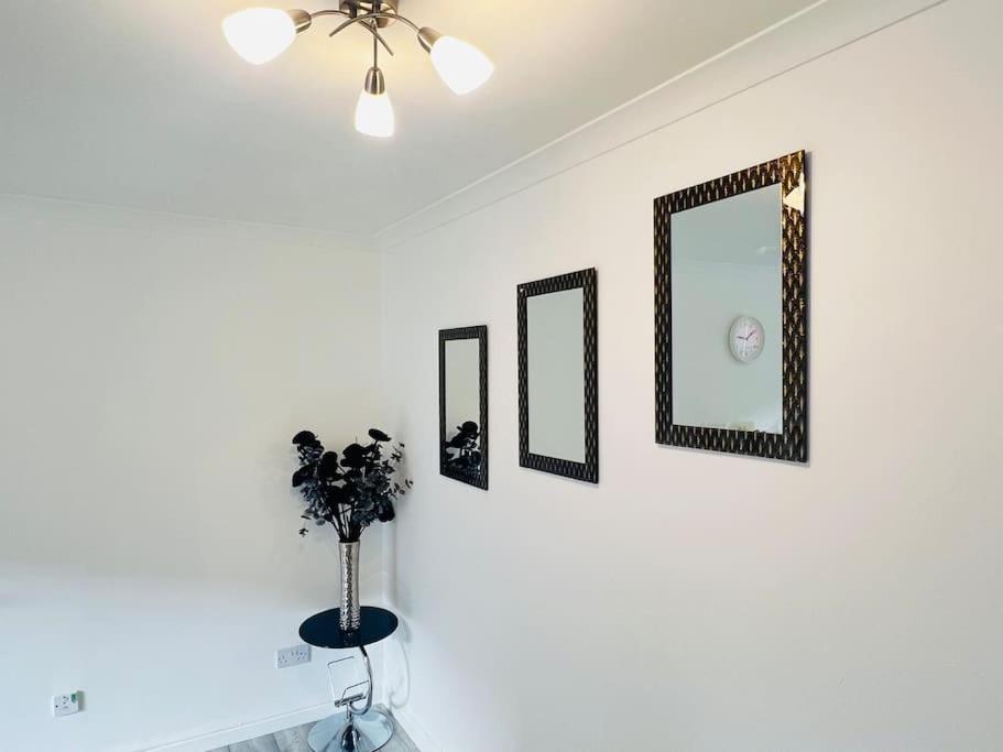 Superb 2 Bedroom Apartment With Free Parking EDI Exterior photo