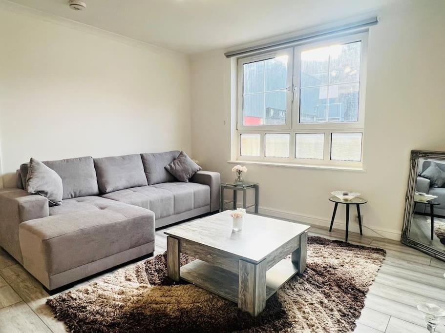 Superb 2 Bedroom Apartment With Free Parking EDI Exterior photo
