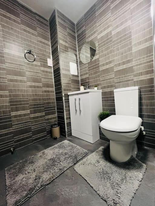 Superb 2 Bedroom Apartment With Free Parking EDI Exterior photo