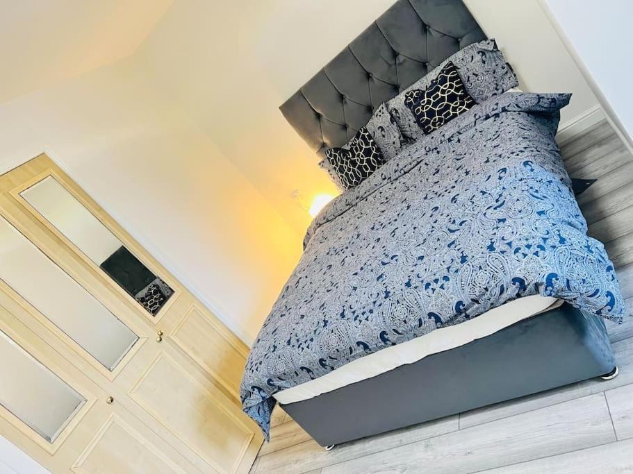 Superb 2 Bedroom Apartment With Free Parking EDI Exterior photo