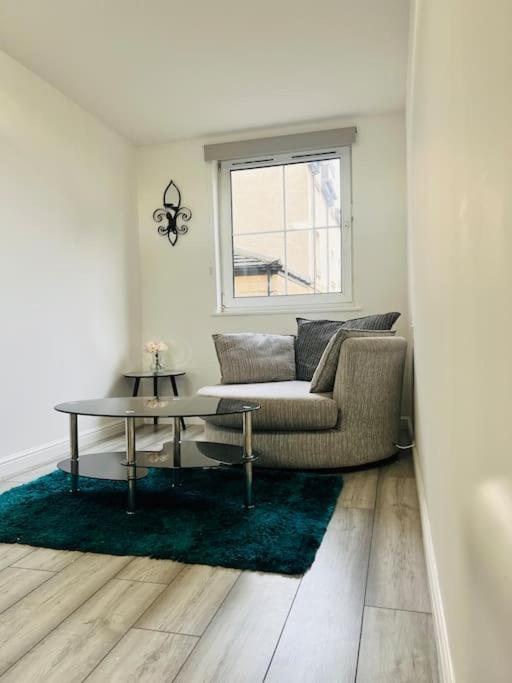 Superb 2 Bedroom Apartment With Free Parking EDI Exterior photo